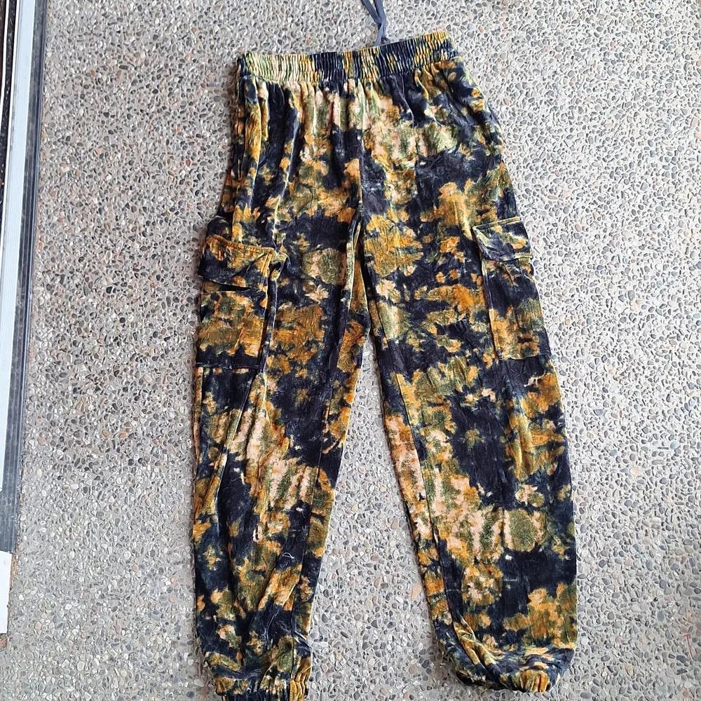 Urban Outfitters Penelope Velvet Joggers Black Green Orange Gold XS Cozy Chic - Picture 4 of 12